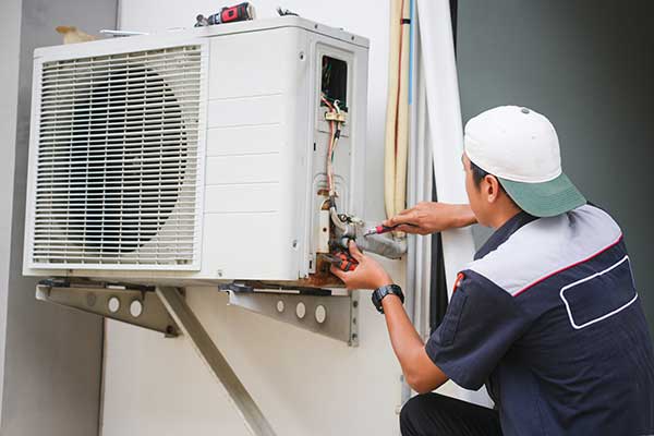 Expert HVAC Technician